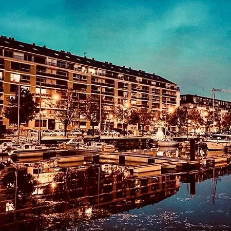 Belle Lumineux Avec Balcon Plein Centre .